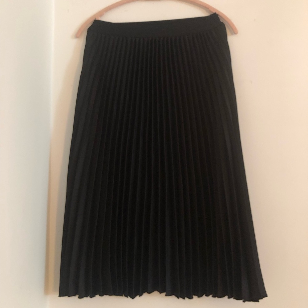 H&M Black A-Line Midi Skirt with Pleats